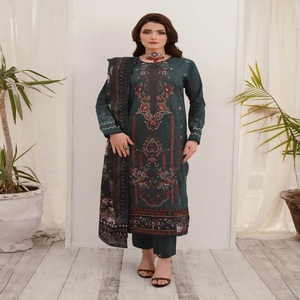 Ensemble Salwar Kameez Kurta indien/pakistain original pour femmes de Ramsha, non cousu, avec broderies lourdes, en pur coton, vente de liquidation - Product Image 4