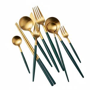 Juego de Cubiertos de Acero Inoxidable Sostenible y Duradero en Color Rosa Dorado Clásico, Fácil de Limpiar, Cuchara, Tenedor y Cuchillo para un Hogar Elegante - Product Image 5