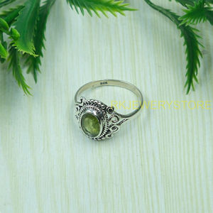Anillo de plata de ley 925 con peridoto verde natural, hecho a mano, diseño vintage, peridoto facetado ovalado, joyería para mujer, unisex. - Product Image 3