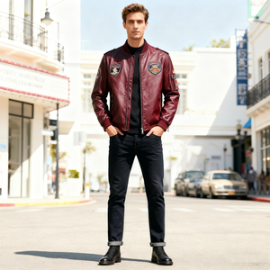 เสื้อแจ็คเก็ตบอมเบอร์กันน้ำหนัง PU สีแดงเลือดหมูสำหรับผู้ชาย ยี่ห้อ TITAN TREAD WEAR  ตกแต่งด้วยกระดุมและลายปะติด  ซิปด้านหน้า  ปกคอพับได้  สไตล์นักขี่มอเตอร์ไซค์ - Product Image 4