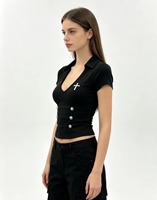 T-shirt court corset Y2K vintage pour femme, col en V, broderie croix gothique, coupe ajustée, boutons métalliques, manches courtes, streetwear