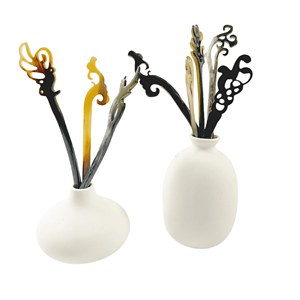 Épingles à cheveux élégantes en acétate de cellulose faites à la main, décoratives, pour usage quotidien, dans des vases blancs - Product Image 1
