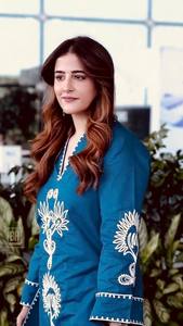 Ensemble coordonné élégant bleu pour femmes – Ensemble Kurti et pantalon brodés de fleurs |   Collection de vêtements ethniques décontractés - Product Image 3