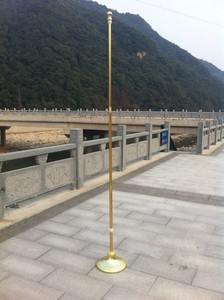 เสาธงอลูมิเนียมในร่มสีทองเงิน235cm โพลีเอสเตอร์ตกแต่งนกอินทรีอะลูมิเนียมพิมพ์ลายสำหรับตกแต่งสำนักงาน