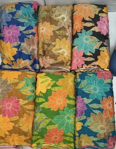 Tissu chinon multicolore à imprimé positionné |   Tissu en soie imprimé numérique floral de qualité supérieure pour sari, robe, lehenga, vente en gros - Product Image 5