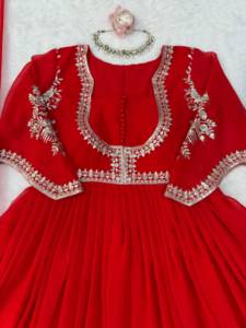 Ensemble de robe Anarkali rouge avec dupatta, broderie argentée, robe de mariée indienne pakistanaise longue jusqu'au sol - Product Image 4
