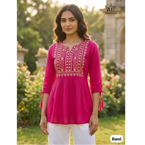 Haut court élégant pour femme en rayonne brodée, style occidental tendance, idéal pour les soirées, les sorties décontractées et les collections de mode. - Product Image 1