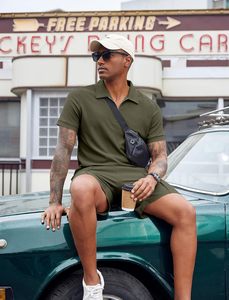 Ensemble décontracté deux pièces pour homme 100 % polyester en molleton tricoté imprimé numériquement, chemise à col polo et short respirant à motif floral pour l'été - Product Image 4