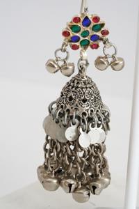 Boucles d'oreilles pendantes tribales afghanes avec incrustation d'émail coloré, gravures tribales géométriques et pièce de monnaie Kuchi signature - Product Image 6