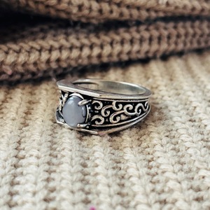 Anillo vintage de piedra lunar, chapado en plata 925, con engaste de bisel para gema ovalada, acabado en plata antigua, unisex, para uso diario. - Product Image 1