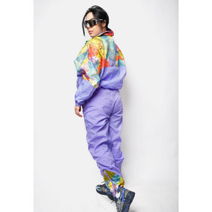 Ensemble veste coupe-vent rétro et short pour femme OEM, personnalisé, en nylon léger, style streetwear, avec short coupe-vent et sweats à capuche. - Product Image 2