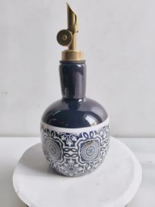 Nueva Botella de Cerámica Azul para Aceite de Oliva de 350 ml, Hecha a Mano, Hermética - Product Image 4