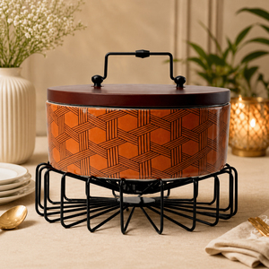 Bol de service géométrique en métal orange de style moderne avec couvercle en bois et support décoratif en fer blanc et poignée pour une restauration haut de gamme - Product Image 5