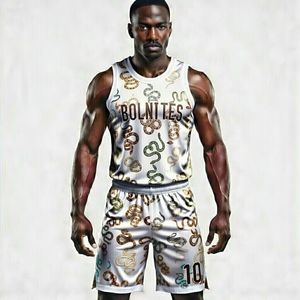 Uniforme de basket-ball pour hommes à manches courtes en tissu mesh 100% polyester respirant, anti-UV, anti-bactérien, avec logo personnalisé OEM/ODM imprimé - Product Image 1