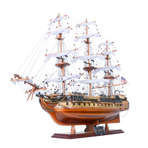 Maqueta de Barco Náutico USS Constitution Pintada a Mano en Cedro para Decoración del Hogar o Regalo - Product Image 1