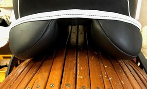 Revêtement sur mesure de luxe pour selles de cheval avec un design élégant, une grande durabilité et une finition artisanale en cuir haut de gamme - Product Image 2