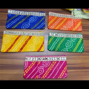 Pochette zippée ethnique multi-usages à imprimé Bandhani avec bordure en dentelle et miroir, confectionnée en tissu de haute qualité, pochettes polyvalentes - Product Image 1