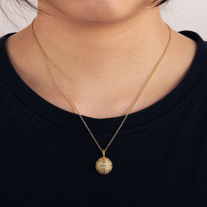 Pendentif boule dorée avec incrustation de strass, plaqué or 18 carats, collier classique pour femme, cadeau - Product Image 1