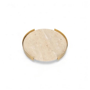Plateau de service rond en travertin avec cadre en métal doré pour la décoration moderne de la maison, affichage de luxe et style de table élégant - Product Image 1