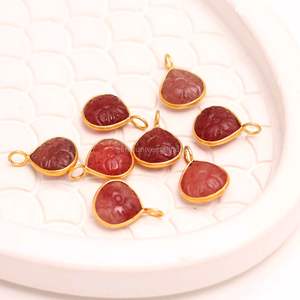 Colgante de cuarzo rosa natural tallado a mano con forma de flor, piedra preciosa de cuarzo rosa en plata de ley 925 para joyería. - Product Image 2