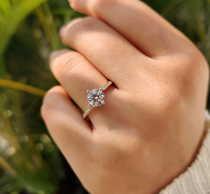 Anillo de Regalo para Boda, Compromiso, Aniversario o Fiesta, con Diamante de Laboratorio, Diseño Golden Vow Crowned Love Serene Halo Legacy Brilliance Perfect Union - Product Image 3