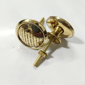 Perilla de puerta de latón de metal martillado plano con una exquisita pieza de declaración de acabado pulido para puertas de entrada e interiores - Product Image 2