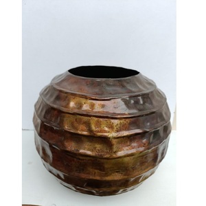 Elegante Florero Moderno de Aluminio - Base Antideslizante Hecha a Mano, Ligera y Duradera para Bodas, Ramadán, Hogar/Oficina, Mesa o Suelo - Product Image 3