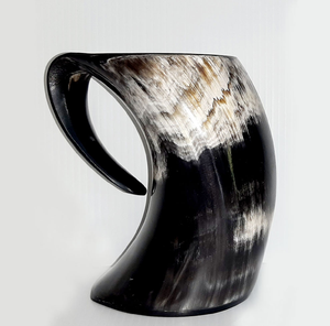 Mug en corne poli, gravé d'un dessin au trait d'un loup détaillé, disponible à prix de gros. - Product Image 5