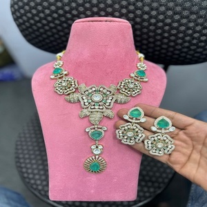 Conjunto de collar Fusion de última moda y calidad premium para mujer, diseño hermoso, acabado de lujo, perfecto para fiestas y bodas. - Product Image 1