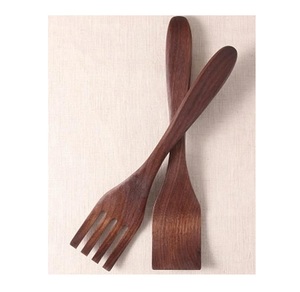 Cuillère de cuisine classique en bois, outil de cuisine fiable pour la préparation de recettes traditionnelles et de créations culinaires contemporaines - Product Image 5
