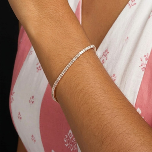Bracelet tennis en or jaune 18 carats avec diamants taille émeraude, serti en canal, bijoux classiques pour femmes, à porter au quotidien - Product Image 5