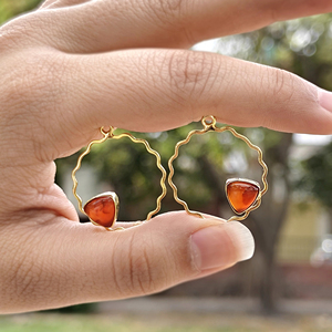 ตัวเชื่อมต่อต่างหูทรงสามเหลี่ยมขนาด 8 มม. ทำจากทองเหลืองแท้ ประดับด้วยคาร์เนเลียนสีแดง ชุบทอง 18k แบบวงกลมเดี่ยว สำหรับงานขายส่ง - Product Image 4