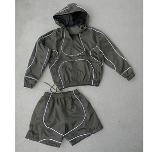 ชุดเซ็ตเสื้อแจ็คเก็ตแขนยาวและกางเกงขาสั้นซิปสองชิ้นสำหรับผู้ชาย พิมพ์ลายได้ตามต้องการ ผลิตจากโพลีเอสเตอร์และไนลอน กันลม ชุดวอร์มสำหรับผู้ชาย - Product Image 4