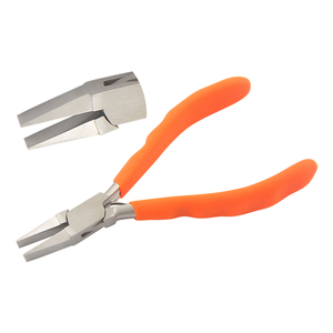 Pince à bec plat en acier inoxydable de 145 mm, mâchoires lisses, poignée ergonomique à ressort, poignées en mousse, personnalisable OEM, pour couper les circlips et les bijoux - Product Image 1
