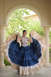 Conjunto de Lehenga Choli Azul Multicolor Especial para Navratri, con Trabajo de Espejos, Muselina de Algodón, para Fiestas Garba Dandiya, de Secado Rápido, Diseño Exclusivo - Product Image 1