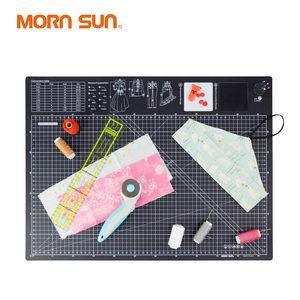 Alfombrilla DE TRABAJO DE PVC de sastre para acolchar y manualidades Superficie antideslizante de 5 capas con alfileres de almacenamiento y función magnética - Product Image 4