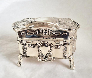 Boîte décorative en métal moderne, élégant organisateur de rangement par Tradebyd - Product Image 5