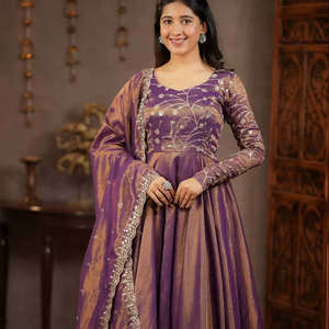 Suministro al por Mayor de Alta Calidad, Moderno y Hermoso, Kurta/Kurti de Seda Cosmos con Bordado Pesado, Marca Ramdev Trading, para Bodas y Fiestas - Product Image 1