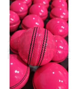 Balle de cricket rose 156 g |   Ballon de cricket cousu à la machine en 2 parties |   Noyau entièrement en liège |   Cuir de vache |   Balle de cricket de haute qualité - Product Image 2