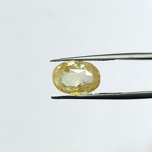 พลอยแซฟไฟร์สีเหลืองธรรมชาติทรงรี 6.57 กะรัต จากศรีลังกา สำหรับทำเครื่องประดับและแหวน รุ่น YSON-143 - Product Image 1