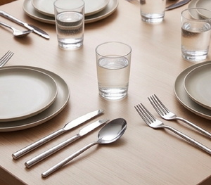 Stainless Steel Flatware Set Of 4 With Hammered Handles Dishwasher Safe Minimalist Design For Kitchen Home And Hotel Use - Product Image 4