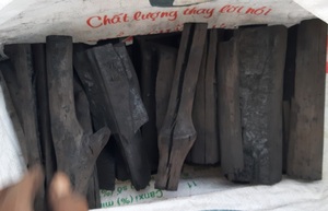 Charbon de bois de mangue de haute qualité du Vietnam – Aspect noir naturel, chaleur forte et stable, faible émission de fumée - Product Image 4