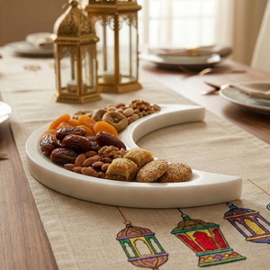 Plateau de service en marbre blanc en forme de croissant de lune, élégant, idéal pour la décoration de la maison, les repas d'Iftar et de Suhoor, et les cadeaux. - Product Image 2