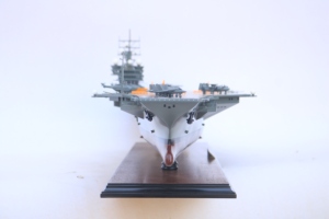Portaaviones USS RONALD REAGAN CVN-76 - Maqueta de Barco de Guerra Estadounidense de Madera Pintada a Mano - Product Image 5