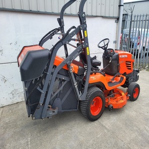 Potente tractor cortacésped Kubota G26 II 4x4, diseñado para terrenos accidentados, agricultura y gestión de jardines a gran escala. - Product Image 1
