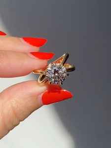 Bague solitaire en or massif 14 carats avec diamant de laboratoire 2,00 carats taille ronde et bande croisée pour femme, cadeau d'anniversaire, bijoux fins pour partenaire - Product Image 2