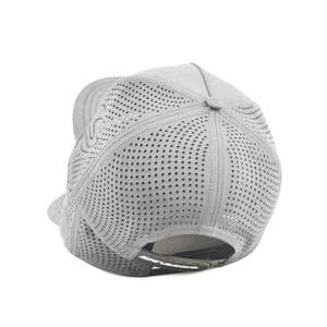 Gorra Deportiva Personalizada de 5 Paneles, 100% Poliéster, con Parche de Goma con Logotipo, Perforada con Corte Láser, Impermeable, para Golf y Béisbol - Product Image 5