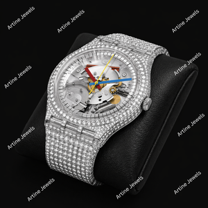 Montre mécanique avec cadran squelette serti de cristaux, ton argenté, aiguilles colorées, boîtier incrusté de cristaux et design streetwear haut de gamme - Product Image 2