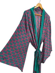 Robe kimono d'été faite à la main en soie patchwork grande taille, style sari indien vintage en tissu recyclé, tenue de nuit longue et ample - Product Image 5