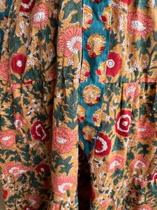 เดรสยาวลายดอกพิมพ์บล็อกผ้าฝ้ายคอวีแขนยาวสำหรับผู้หญิงไซส์พลัส ดีไซน์หรูหรา ราคาโรงงาน - Product Image 2